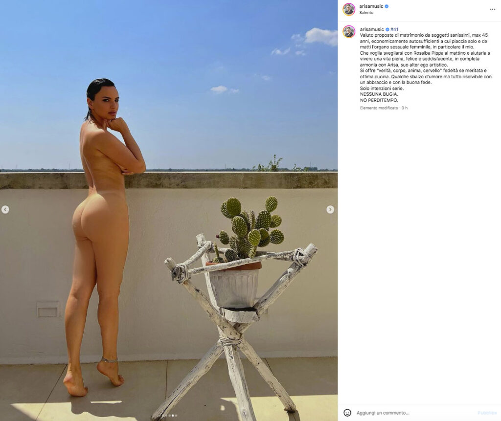 Arisa cerca marito e posa nuda su Instagram: «Valuto proposte serie, No  perditempo